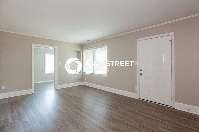 Foto del edificio - 3 Bedroom Pet-Friendly Home in Charlotte, NC with Main Street Renewal