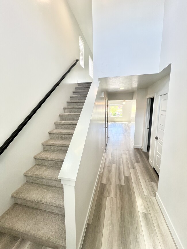 Building Photo - 3172 E Sky Rim Wy