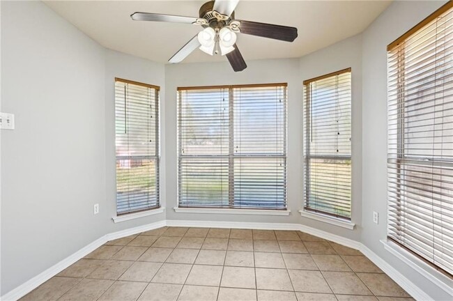Building Photo - 528 Jefferson Dr