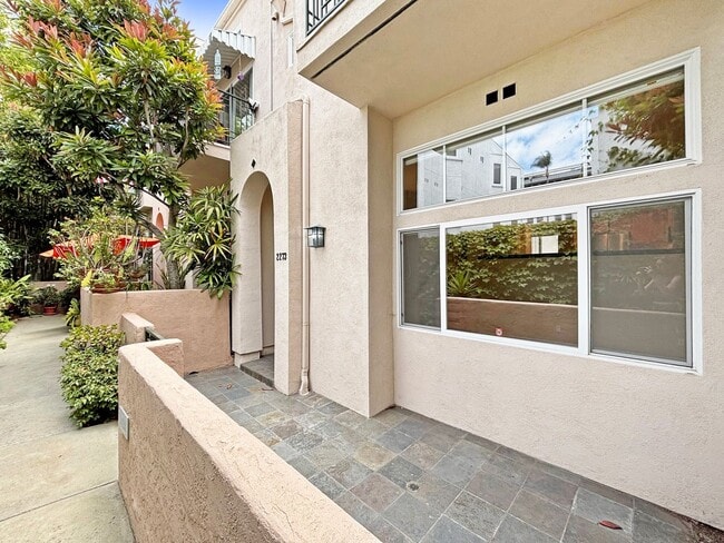 Foto del edificio - Charming 2BD/2.5BA Townhouse in Bankers Hi...