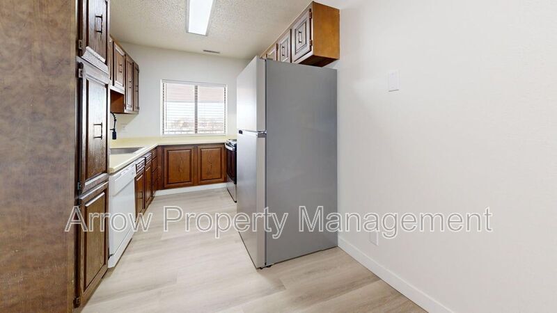 Primary Photo - 201 E Arbor Ave