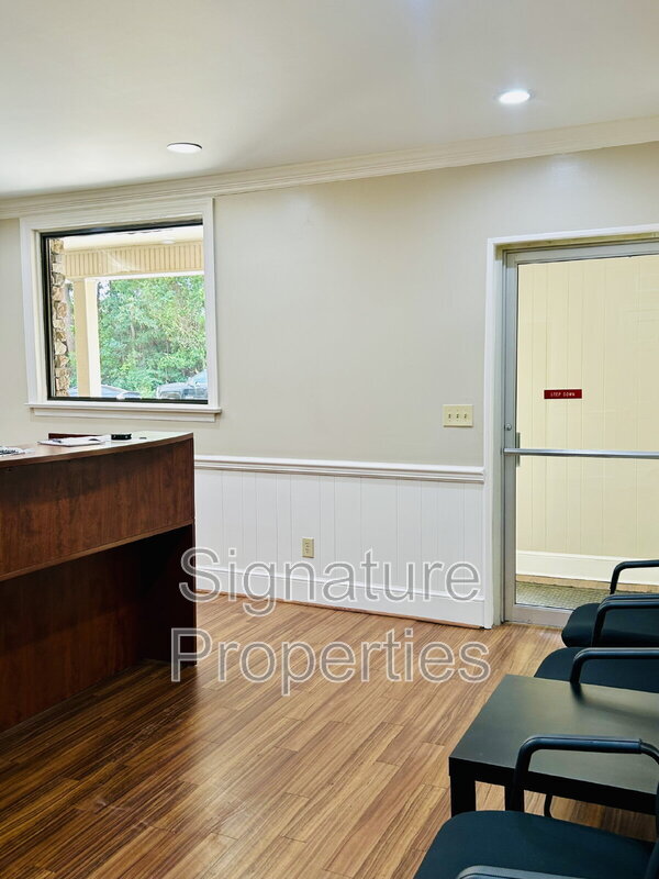 Building Photo - 1821 Seymour Dr