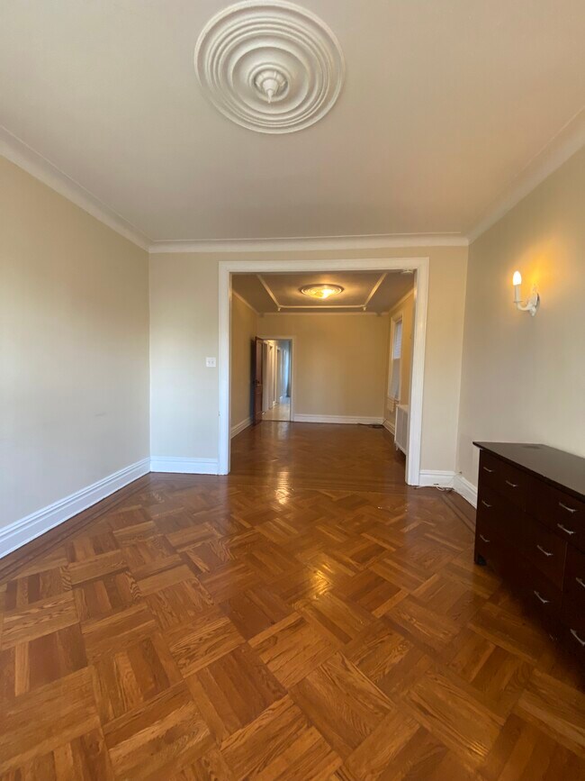 Foto del edificio - 120 Nelson Ave