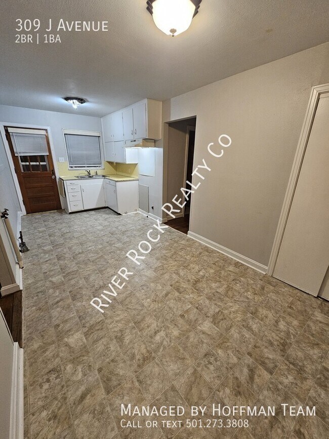 Foto del edificio - 309 W J Ave