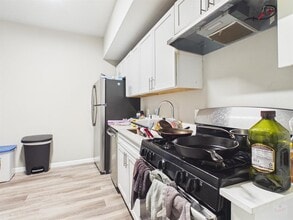 Building Photo - 911 W 22nd St