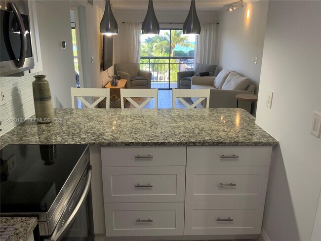 Foto del edificio - 6444 Collins Ave