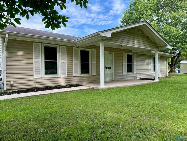 Building Photo - 1805 Lindsay Ln