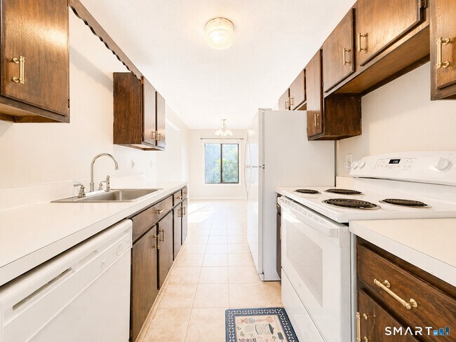 Foto del edificio - 10 Woodsedge Dr