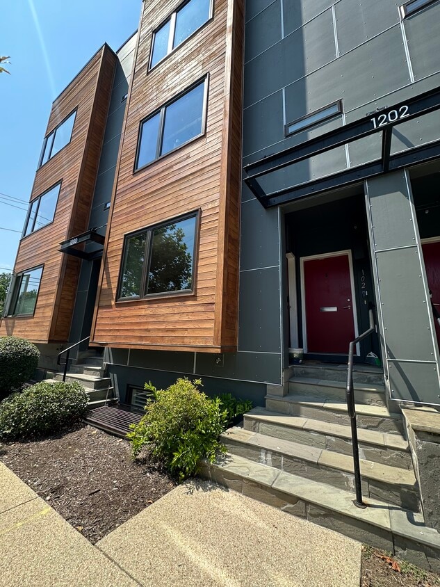 Primary Photo - 1202 Jackson St NE