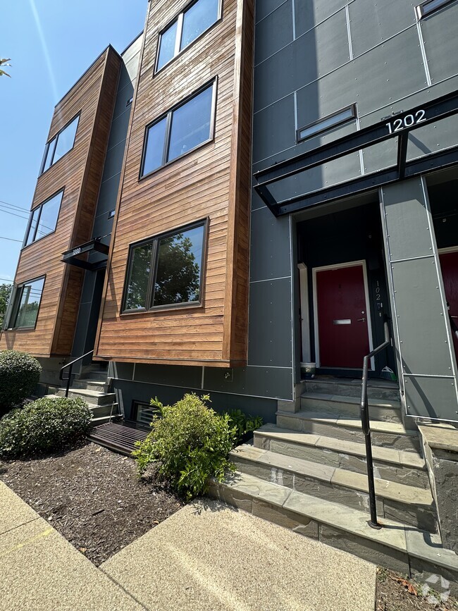 Building Photo - 1202 Jackson St NE