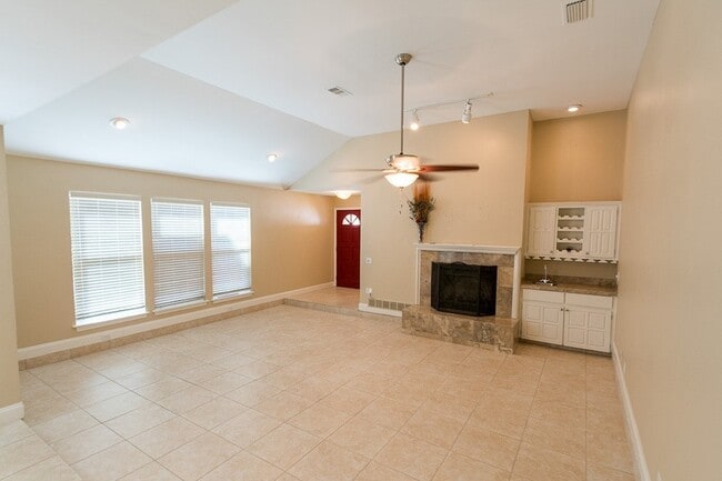 Building Photo - 14816 Sopras Cir