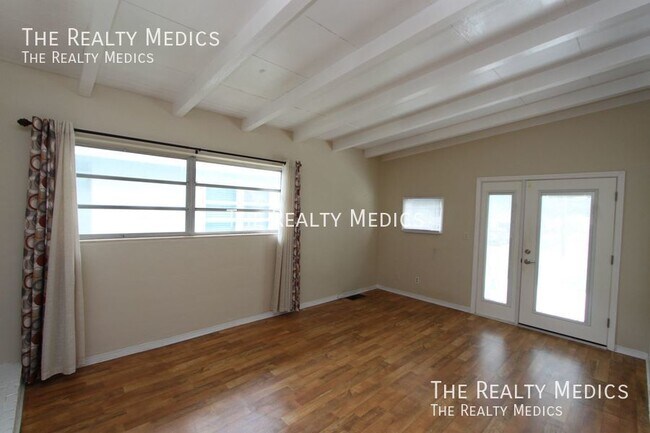 Building Photo - 266 Pelican Ave