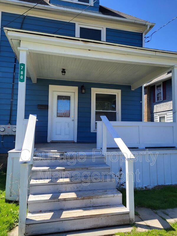 Building Photo - 780 Maple Ave