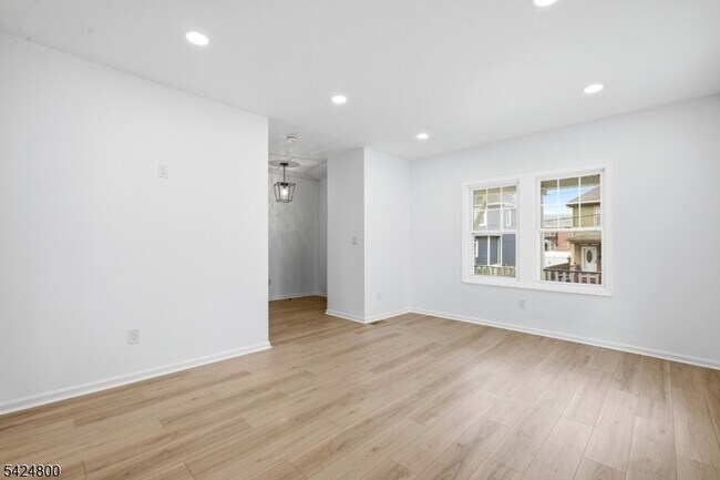 Foto del edificio - 40 Edgewood Rd