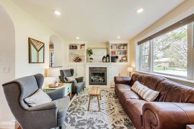 Building Photo - Coming Soon! Charming 4 Bedroom, 2 Bath Ca...