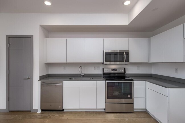 Foto del edificio - 2 Bed, 2 Bath Condo with Lots of Amenities