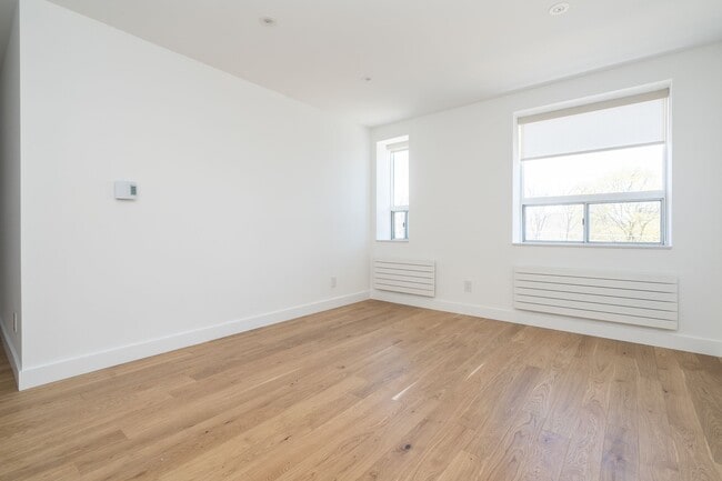 Building Photo - 110 Oriole Pkwy