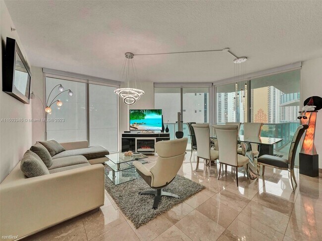 Foto del edificio - 3 br, 2 bath House - 150 Sunny Isles Blvd ...