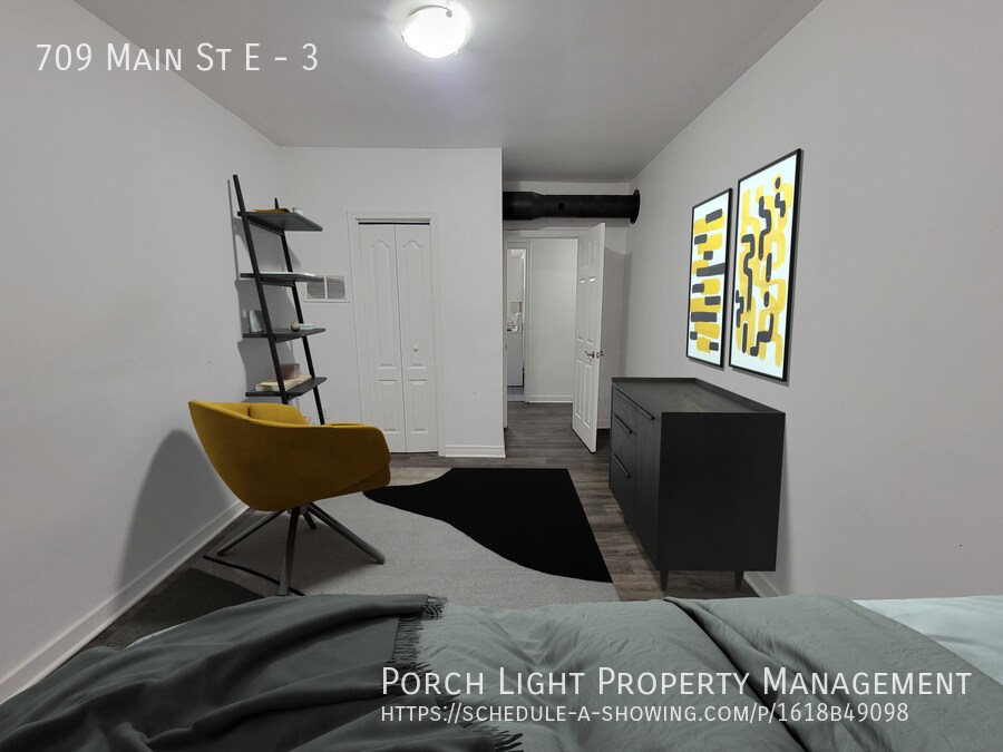 Photo principale - Main Floor, no stairs, private laundry and...