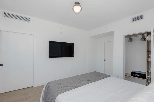 Foto del edificio - 225 N Miami Ave