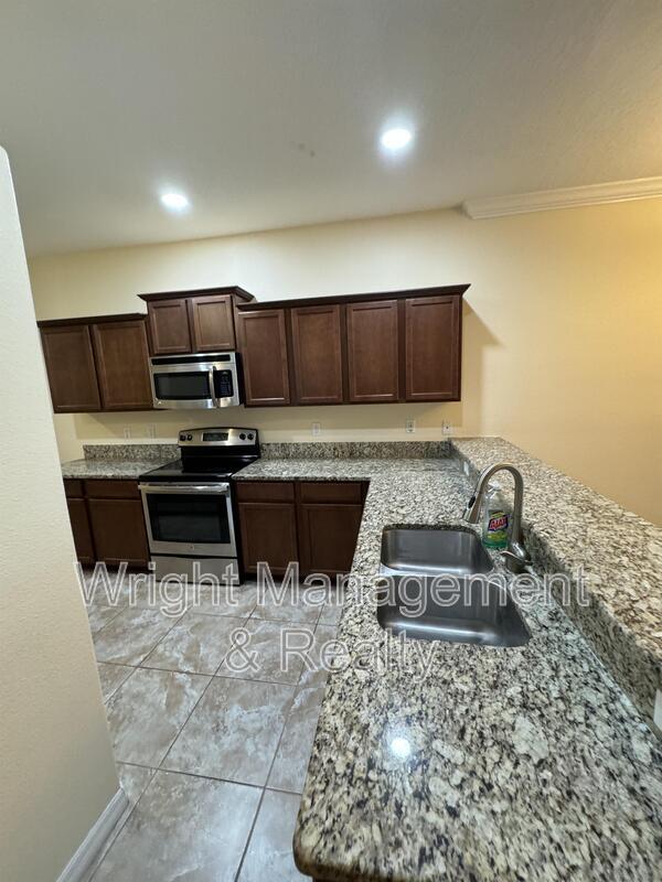 Foto del edificio - 9468 Trumpet Vine Loop