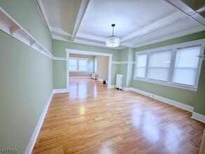 Building Photo - 401 E 39th St