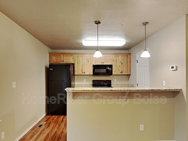 Building Photo - 6724 Irving St W