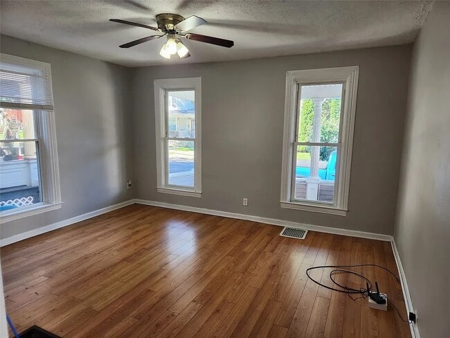 Building Photo - 905 Walnut St