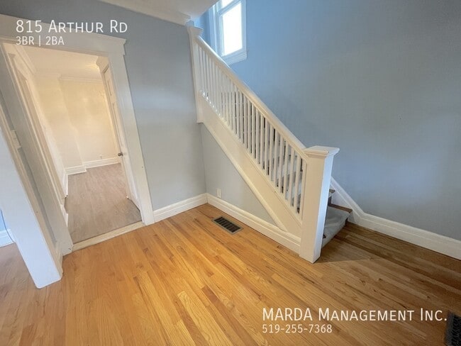 Building Photo - CHARMING 3 BED/1.5 BED HOME IN CENTRAL WINDSOR + UTILITIES