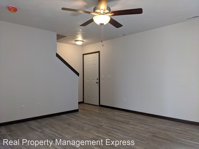 Building Photo - 3 br, 1.5 bath House - 2208 S Ronsiek Ave
