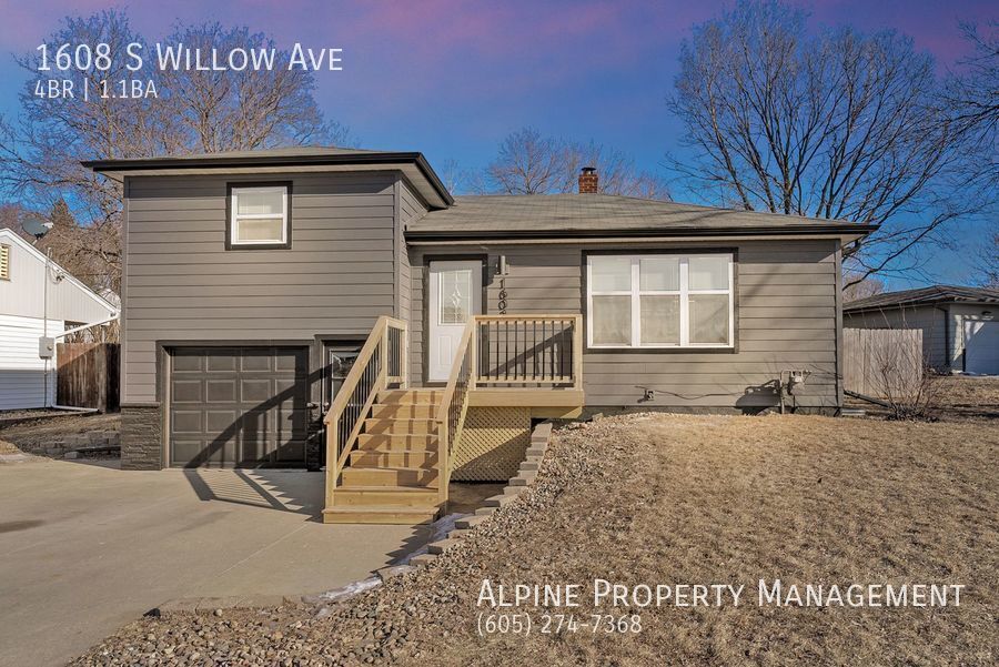 Primary Photo - Newly Remodeled 4 Bed/1.5 Bath Home For Rent!