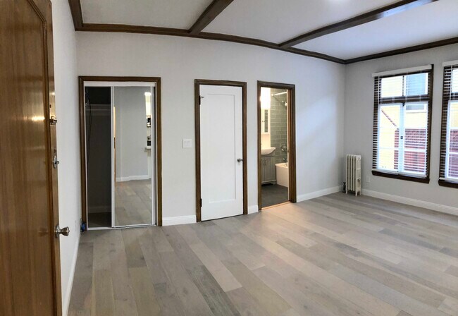 Building Photo - 633 Alma Ave