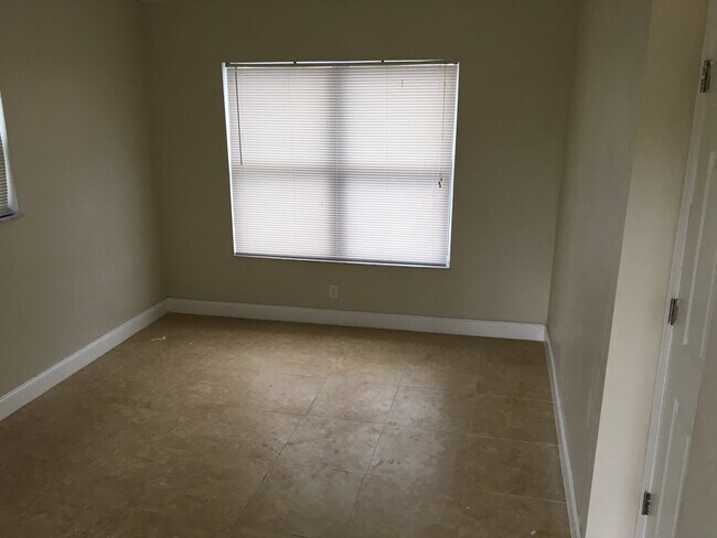 Building Photo - 4440 NW 34th St