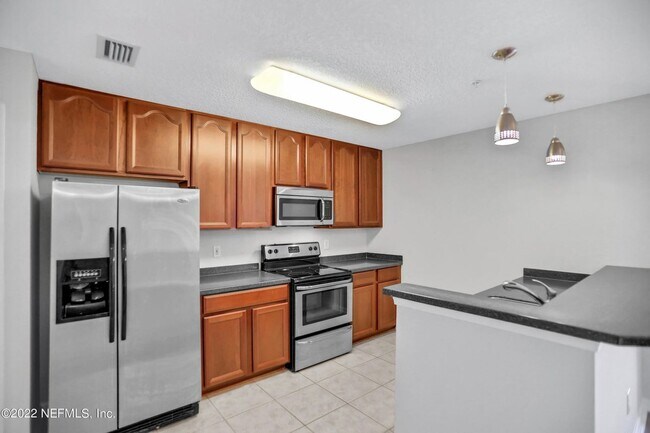 Foto del edificio - 7051 Deer Lodge Cir