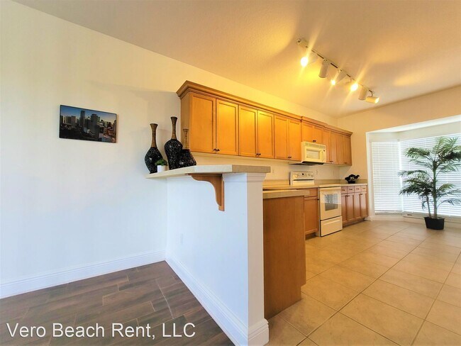 Building Photo - 3 br, 2.5 bath House - 1755 42nd Sq. #101