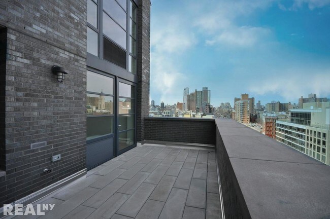 Building Photo - 331 E Houston St