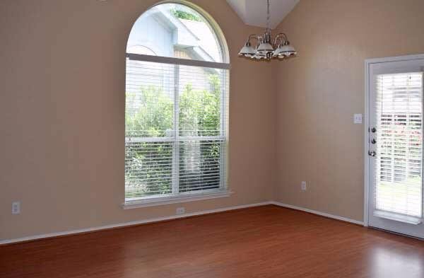 Building Photo - 1430 Springwood Dr