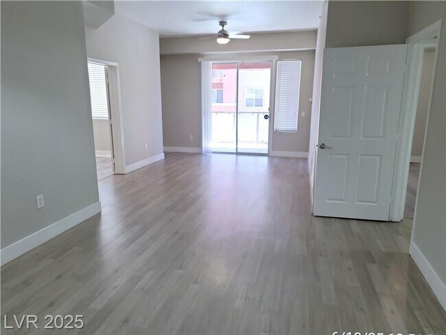 Building Photo - FABULOUS 2 BED, 2 BATH PARK AVENUE CONDO