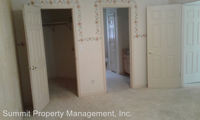 Building Photo - 2625 Highwood Dr