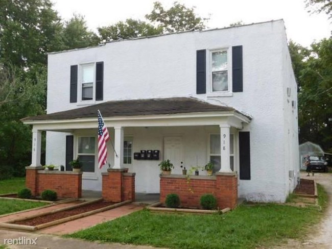 Building Photo - 1 br, 1 bath Apartment - 916 W Calhoun St