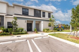 Building Photo - 302 NE 1st Ave