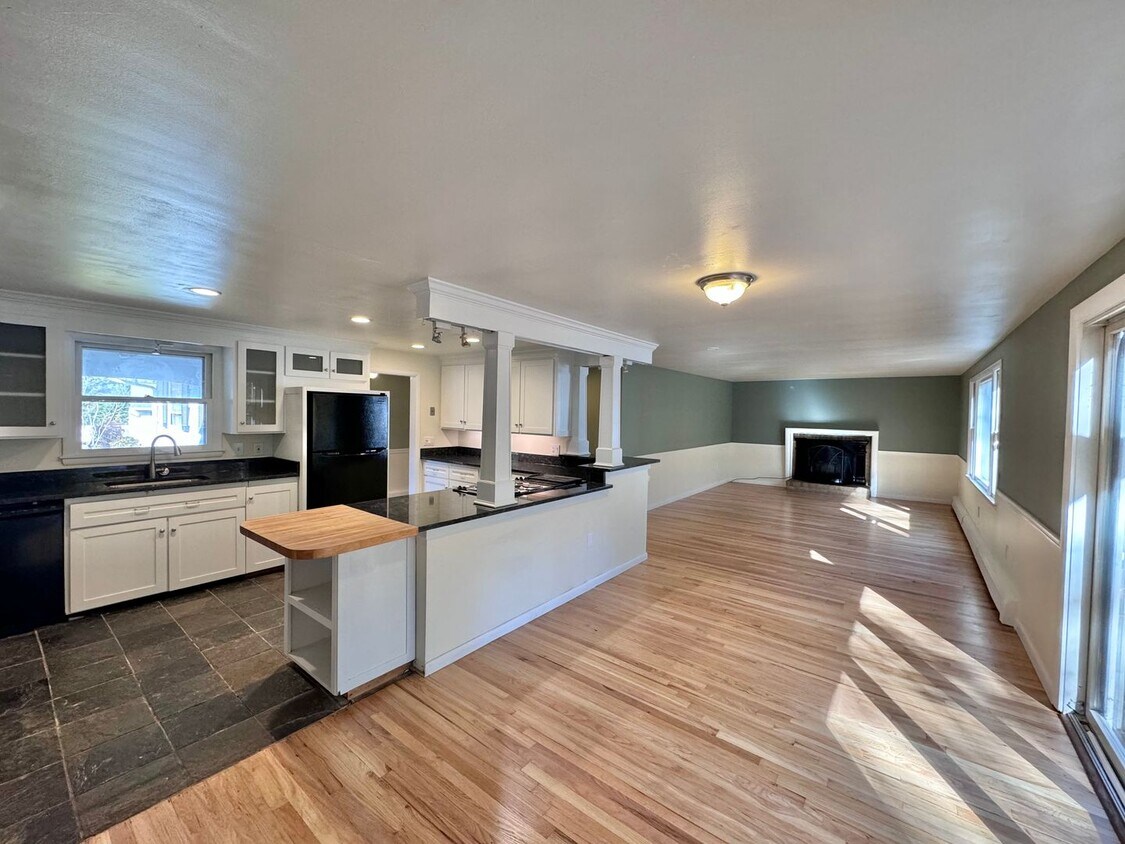 Foto principal - Beautiful Single Family Home in Portsmouth...