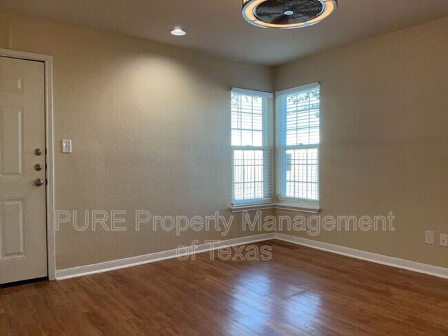 Foto del edificio - 7685 Northcross Dr