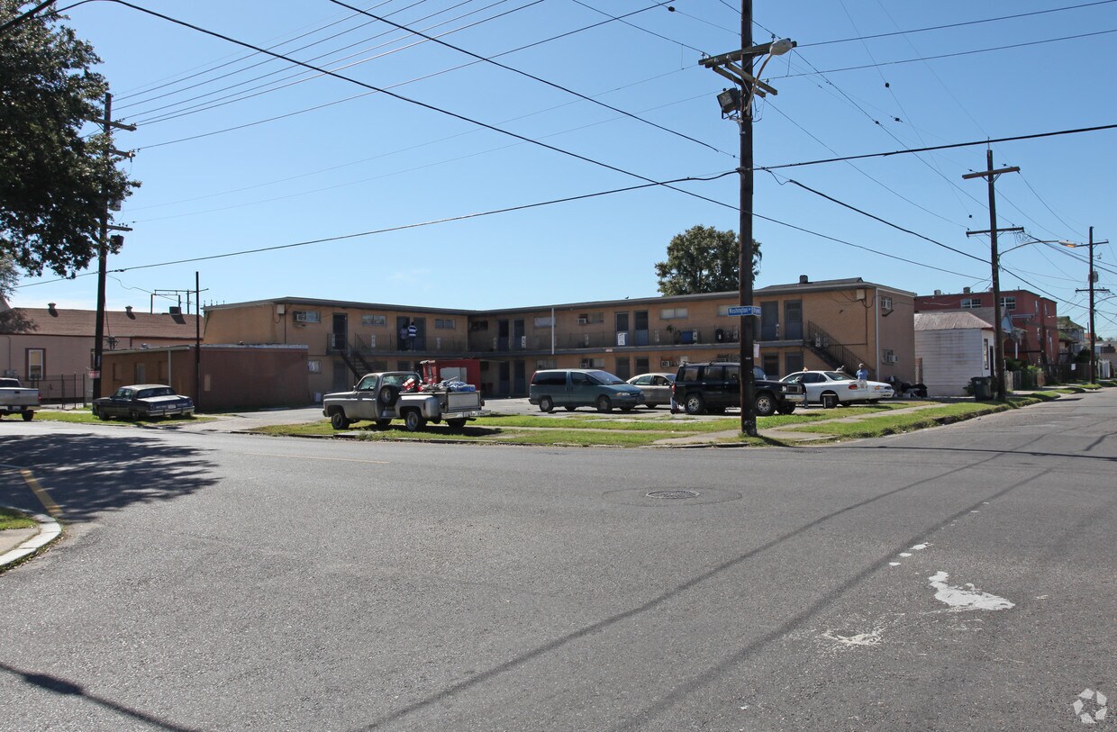 Primary Photo - 2800 Dryades St