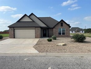Building Photo - 1043 CR 327