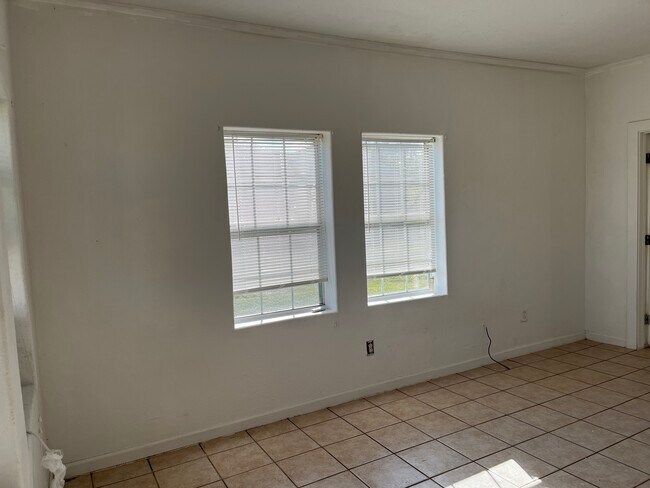 Building Photo - 226 S Lamont St