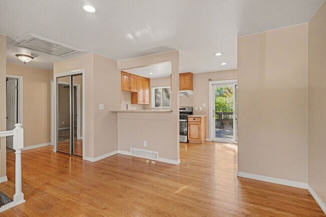Foto del edificio - 8146 E Fremont Ave