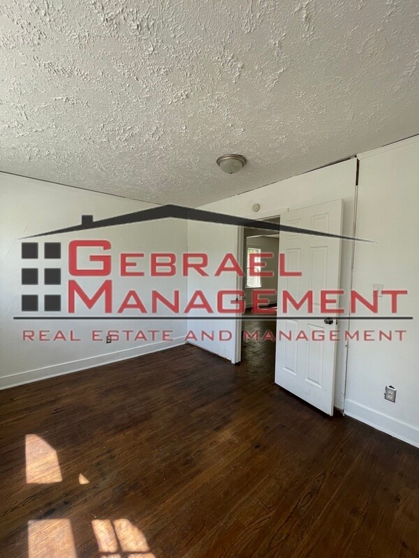 Foto del edificio - 609 E McClellan St