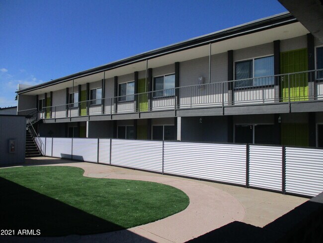 Building Photo - 3219 E Earll Dr