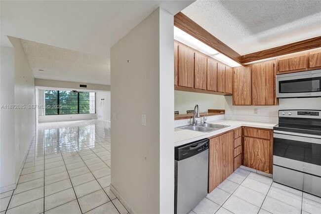 Building Photo - 1502 Whitehall Dr